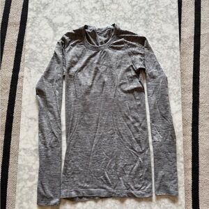 lululemon athletica Swiftly Tech Long-Sleeve in Grey Marled